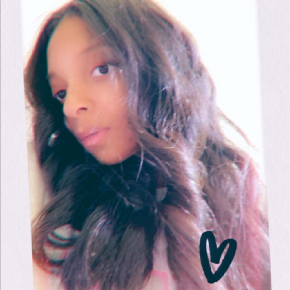 Meet your Posher, Dominique